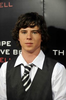 Charlie McDermott