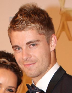 Luke Mitchell (aktör)