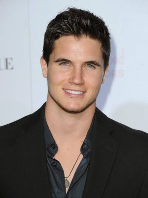 Robbie Amell