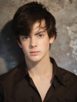 Skandar Keynes