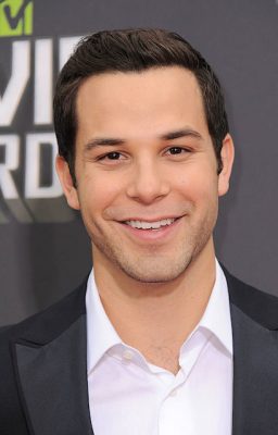 Skylar Astin